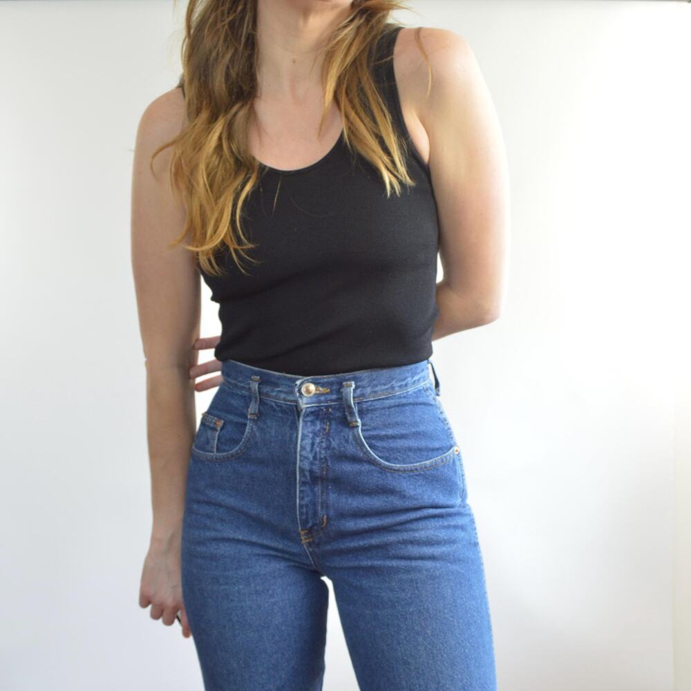 27 x 27.5 dark wash vintage 90’s forenza raw hem straight legs